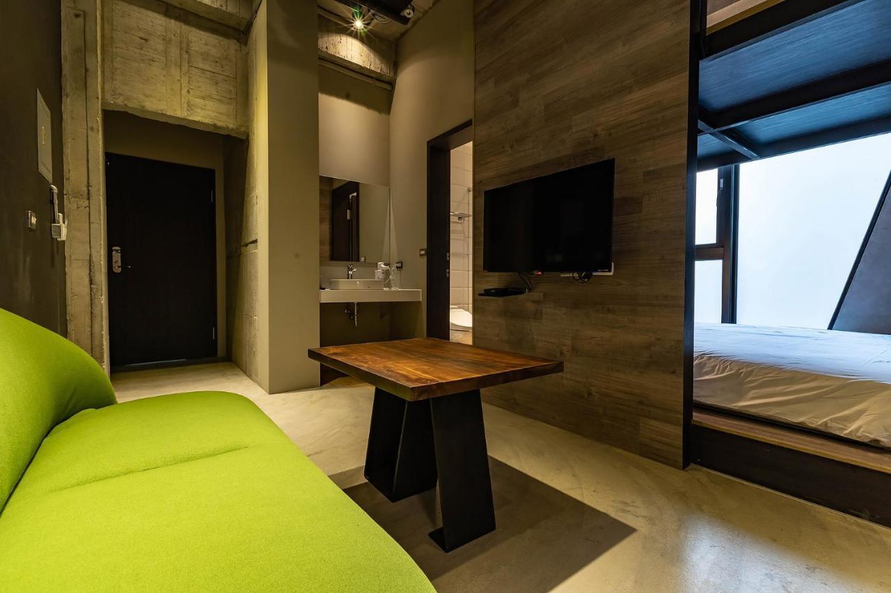 Sleeping Inn Kota Hualien Bagian luar foto
